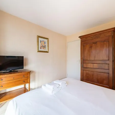 Apartment One Bedroom On The Garden Level Cannes