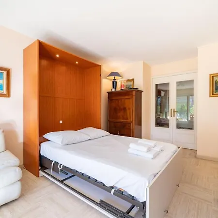 One Bedroom On The Garden Level Cannes