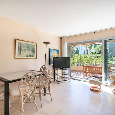 One Bedroom On The Garden Level