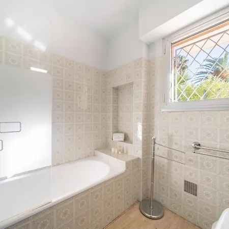 One Bedroom On The Garden Level * Cannes