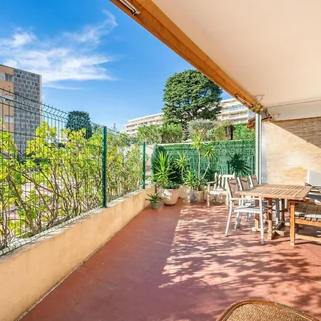 Apartment One Bedroom On The Garden Level Cannes