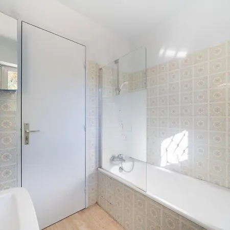 One Bedroom On The Garden Level * Cannes
